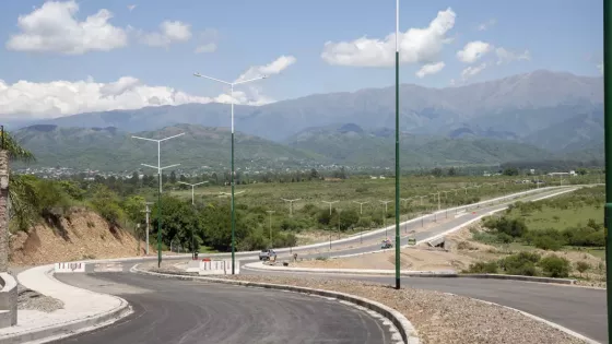 Sáenz habilitó la nueva vía de circulación entre Grand Bourg y circunvalación Oeste