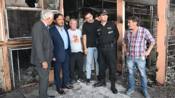 Incendio en el mercado San Miguel: Sáenz recorrió la zona afectada y se solidarizó con los puesteros