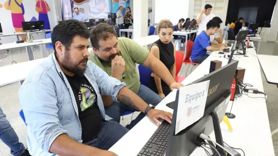 Alumnos de UPATecO participaron de una competencia de robótica en contacto con una empresa de California