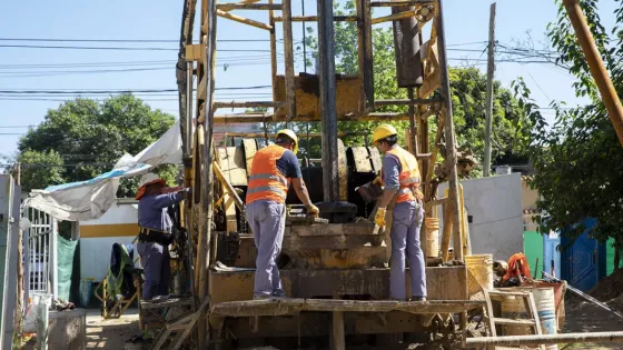 Inversión histórica en obras de agua para Capital: Sáenz supervisó el nuevo pozo en el Polideportivo Delmi