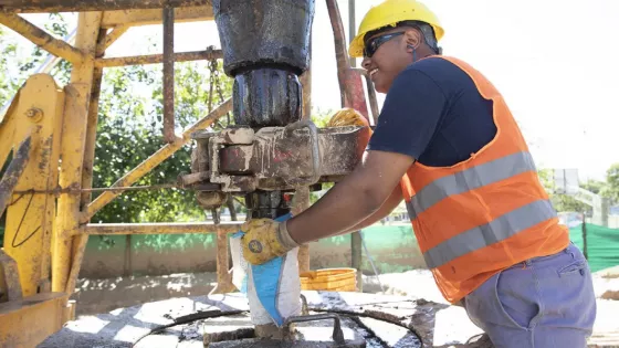 Inversión histórica en obras de agua para Capital: Sáenz supervisó el nuevo pozo en el Polideportivo Delmi