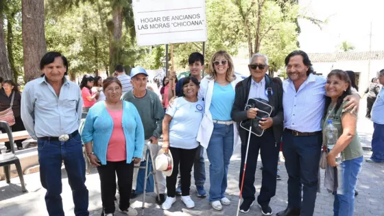 Para seguir fortaleciendo la infraestructura urbana en Chicoana, Sáenz entregó nueva maquinaria