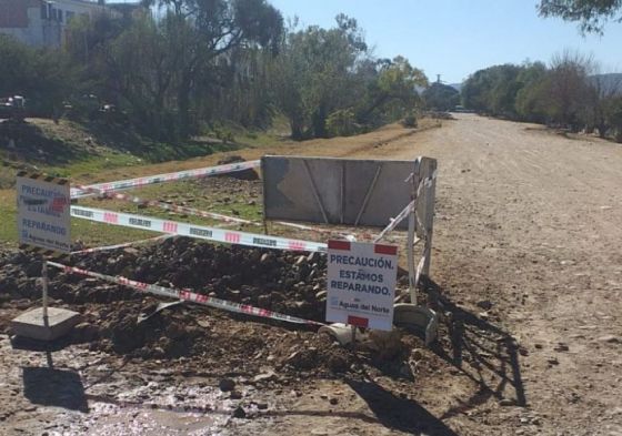 Aguas del Norte reparó una cañería de impulsión en avenida Juan XXIII