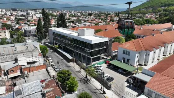 Sáenz supervisó las obras del hospital San Bernardo: “Trabajamos para convertirlo en un ícono de la salud del NOA y NEA”