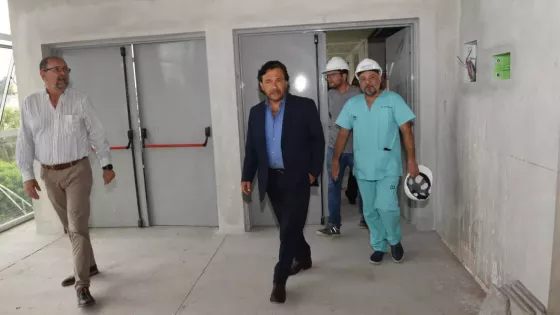 Sáenz supervisó las obras del hospital San Bernardo: “Trabajamos para convertirlo en un ícono de la salud del NOA y NEA”