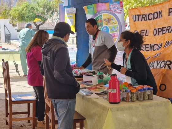 Profesionales de diversas especialidades participaron en el Operativo de Asistencia Integral a las Personas Mayores en Angastaco.