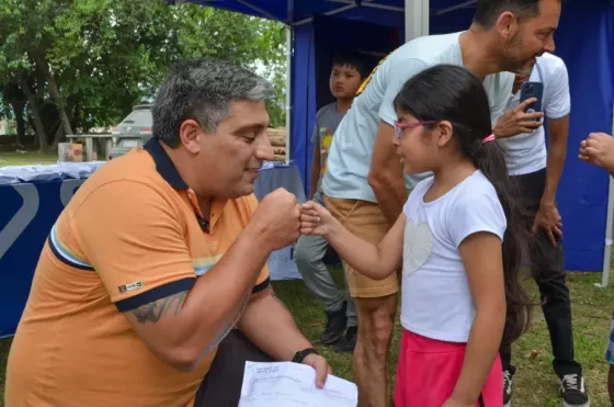 Más de 100 niños recibieron anteojos en Salta capital.