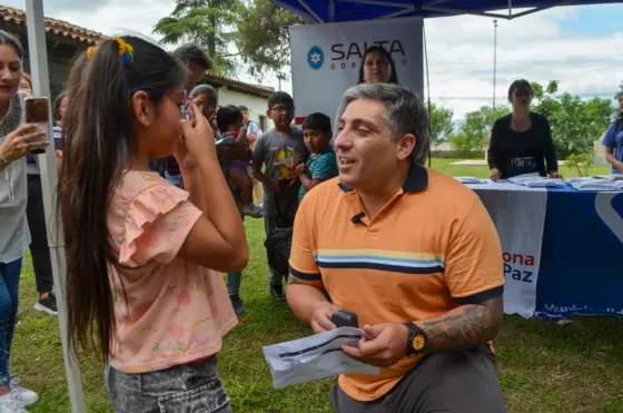 Más de 100 niños recibieron anteojos en Salta capital.