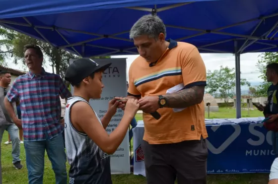 Más de 100 niños recibieron anteojos en Salta capital.