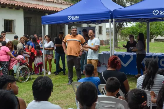 Más de 100 niños recibieron anteojos en Salta capital.