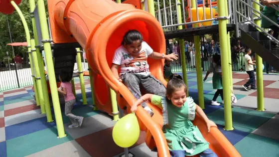 Gustavo Sáenz habilitó en Orán un nuevo sector de juegos en plaza General Pizarro