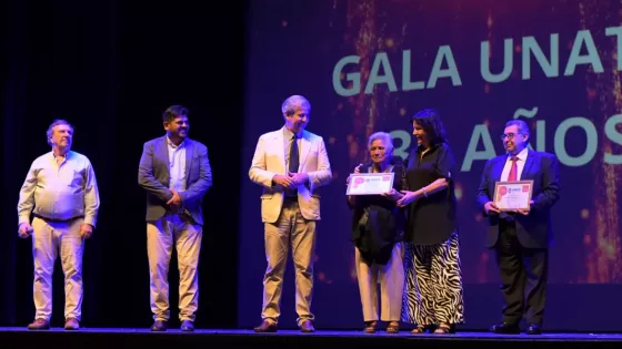 Reconocimientos en la Gala anual por los 35 años de la Universidad Abierta de la Tercera Edad