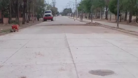 Pavimentan la avenida Antártida Argentina en Las Lajitas