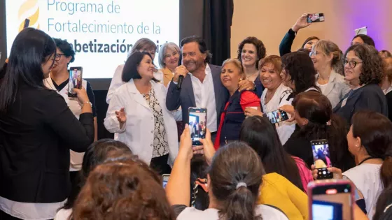 Sáenz reafirmó el compromiso con la alfabetización en Salta: 