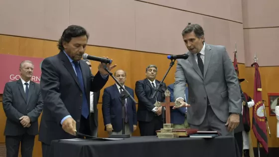 El gobernador Sáenz tomó juramento a los nuevos miembros del gabinete provincial