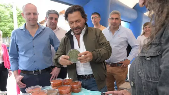 Feria en Cerrillos: Gustavo Sáenz acompañó a pequeños emprendedores que mostraron todo el potencial productivo salteño