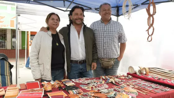 Feria en Cerrillos: Gustavo Sáenz acompañó a pequeños emprendedores que mostraron todo el potencial productivo salteño