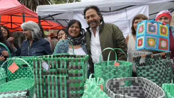 Feria en Cerrillos: Gustavo Sáenz acompañó a pequeños emprendedores que mostraron todo el potencial productivo salteño