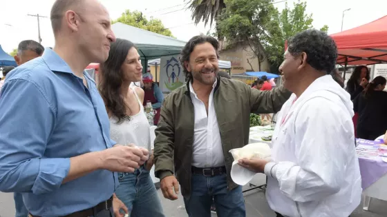 Feria en Cerrillos: Gustavo Sáenz acompañó a pequeños emprendedores que mostraron todo el potencial productivo salteño