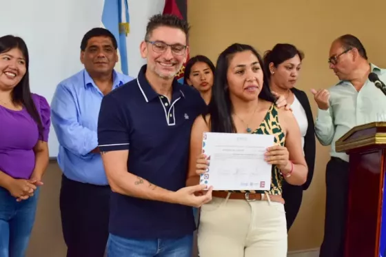 La UPATecO entregó certificados de cursos de formación en oficios en Rosario de Lerma y Campo Quijano