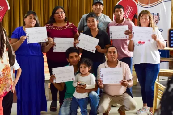 La UPATecO entregó certificados de cursos de formación en oficios en Rosario de Lerma y Campo Quijano