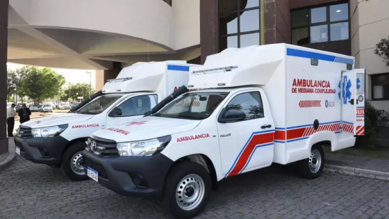 Reinversión en salud: Sáenz entregó las primeras ambulancias adquiridas por el ahorro sanitario a extranjeros