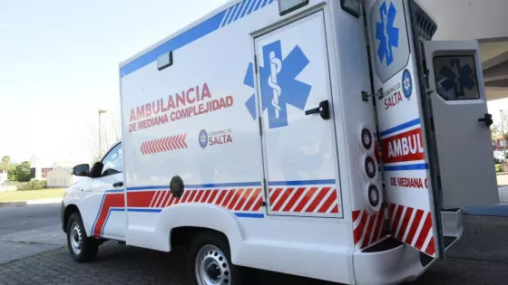 Reinversión en salud: Sáenz entregó las primeras ambulancias adquiridas por el ahorro sanitario a extranjeros