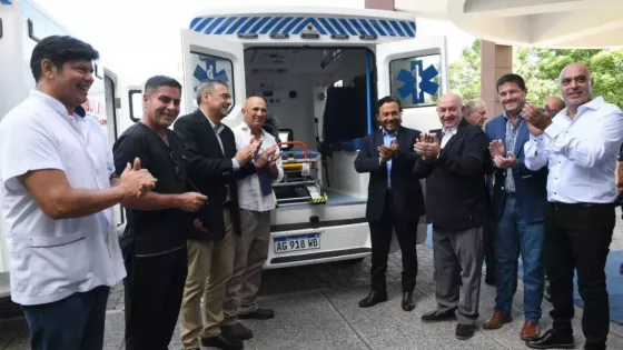 Reinversión en salud: Sáenz entregó las primeras ambulancias adquiridas por el ahorro sanitario a extranjeros