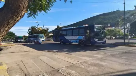 Feriado provincial: desvíos de colectivos durante el desfile en homenaje a la Batalla de Salta