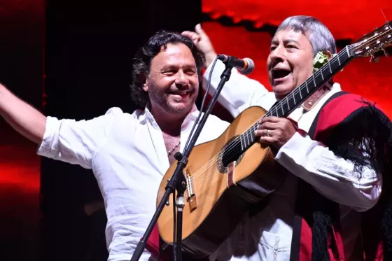 El Gobernador compartió con miles de salteños y turistas la 51° edición de la Serenata a Cafayate