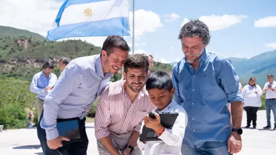 Inclusión digital: El Gobierno junto a Nación entregó tablets para las escuelas de Escoipe