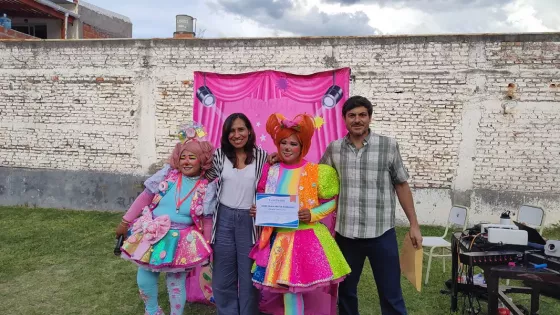 Niñas y niños participan de actividades artísticas en el cierre de las vacaciones escolares