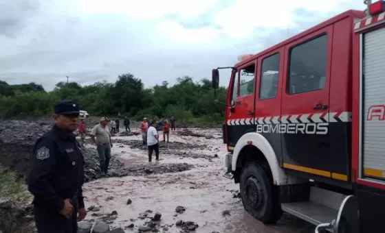 Seguridad brinda asistencia a damnificados por el temporal en el Valle de Lerma