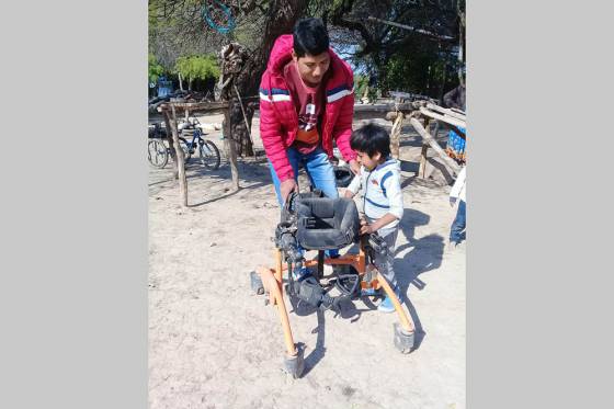 Familias originarias recibieron elementos ortopédicos que optimizan la calidad de vida de niños con discapacidad