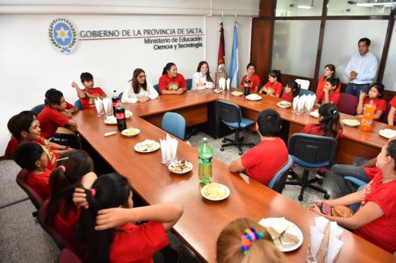 Niños de la comunidad Misión Wayayuk visitaron por primera vez la capital salteña