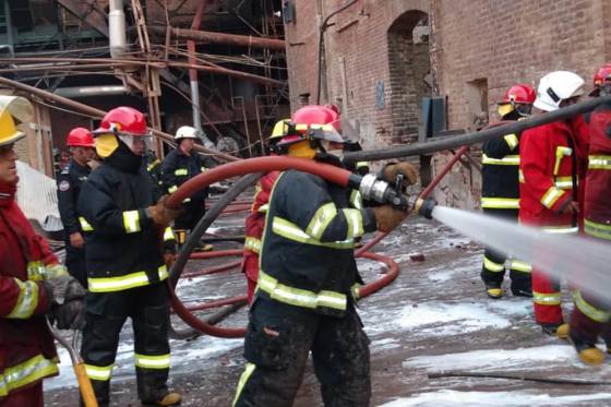 El gobernador de Jujuy agradeció a los Bomberos de Salta por la ayuda brindada en La Esperanza