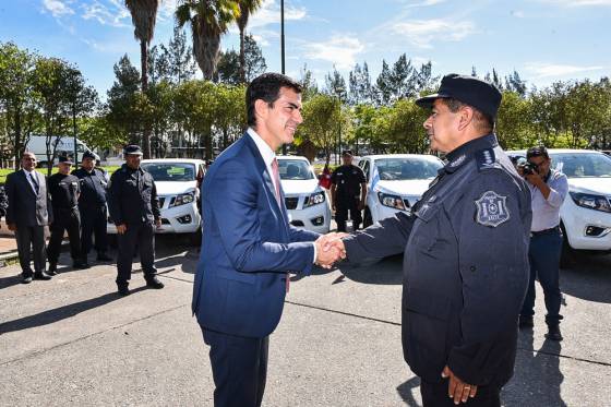 Urtubey entregó 7 camionetas 0Km a la Policía de la Provincia