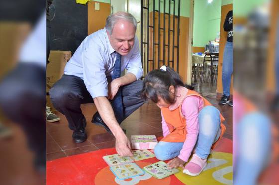 El ministro de Educación visitó la escuela rural Chain Weisman