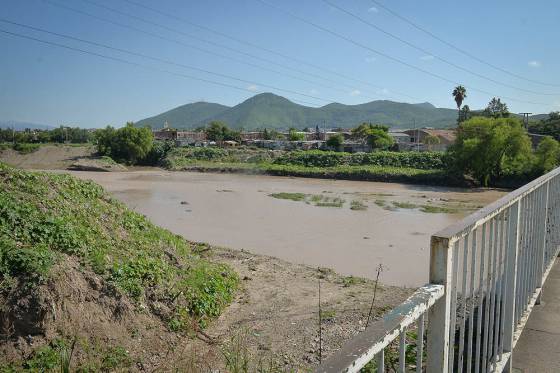 Finalizó la limpieza y encauzamiento del río Arenales