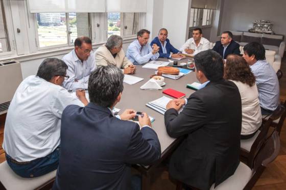 El Secretario del Interior e intendentes reunidos con el Ministro de Obras Públicas de Nación