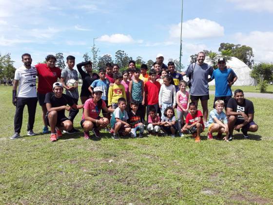 Las Escuelas de Fútbol y la Colonia de Vacaciones participaron de los encuentros de atletismo