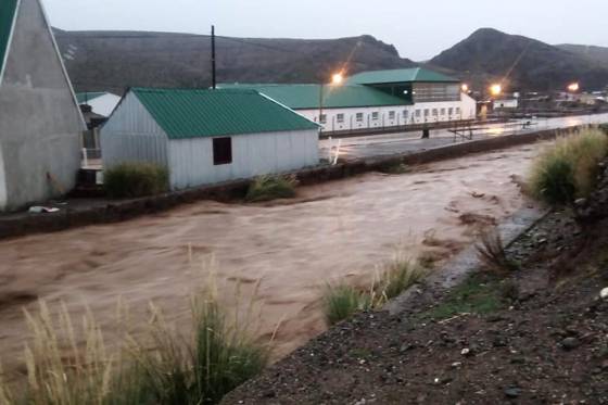 Seguridad asiste a afectados por las lluvias de San Antonio de los Cobres y Tartagal