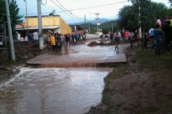 El Gobierno asiste a damnificados por el temporal en Guachipas