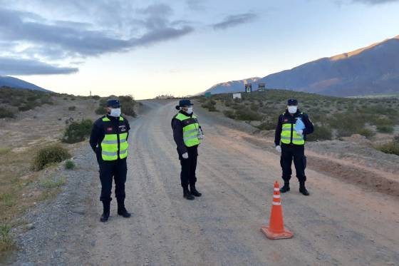 La Policía de la Provincia realiza un estricto control del aislamiento social obligatorio