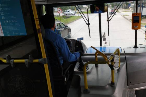 Los colectivos de SAETA cuentan alcohol en gel para los pasajeros