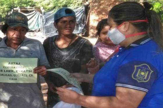 La Policía de Salta concientiza sobre la pandemia a comunidades aborígenes en lengua wichi