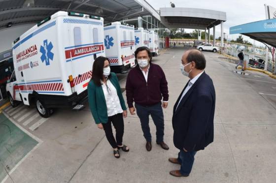 La Provincia fortalece el sistema de salud con la entrega de seis ambulancias de mediana complejidad