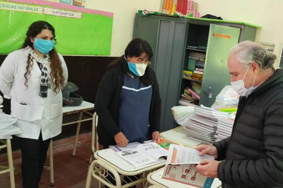 El ministro Cánepa supervisó la entrega de material pedagógico en escuelas de Salta