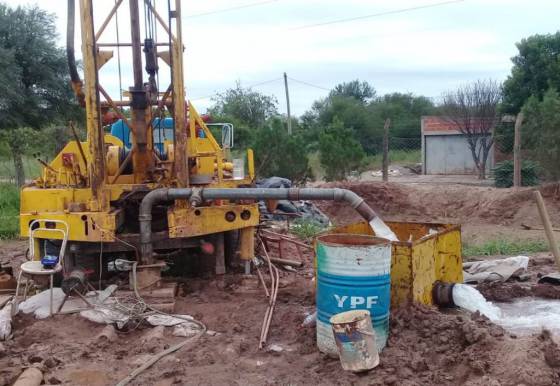 Obras para mejorar la provisión de agua en El Quebrachal y Gaona