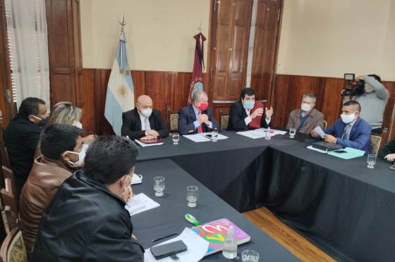 En el Día de la Minería, el ministro de los Ríos presentó su primer informe de gestión ante senadores